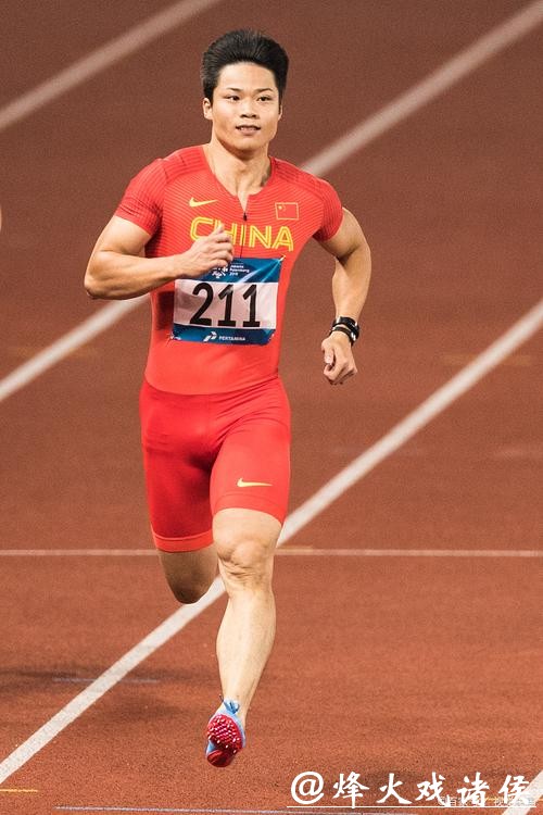 苏炳添的“三次转身”：从不轻言失败，火候足就会花开