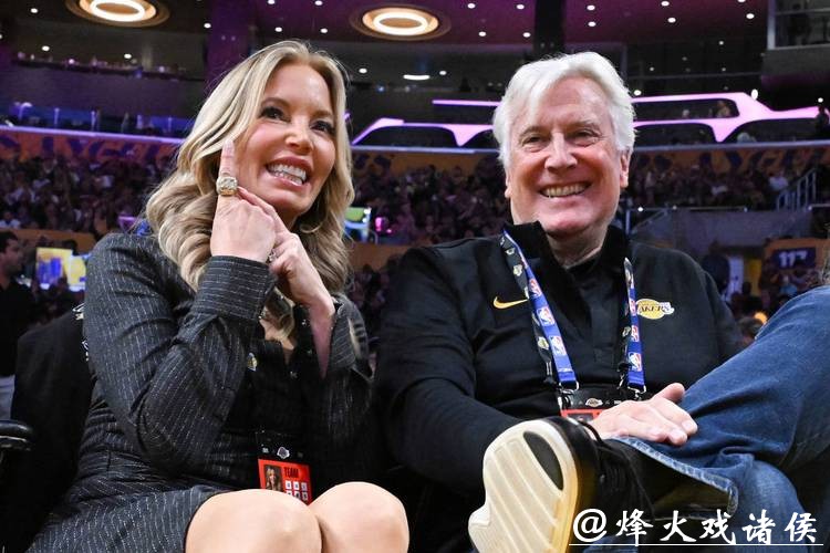 巴斯家族的宫斗大戏,怎么把詹姆斯拉下水了? 巴斯家族的宫斗大戏,怎么把詹姆斯拉下水了?