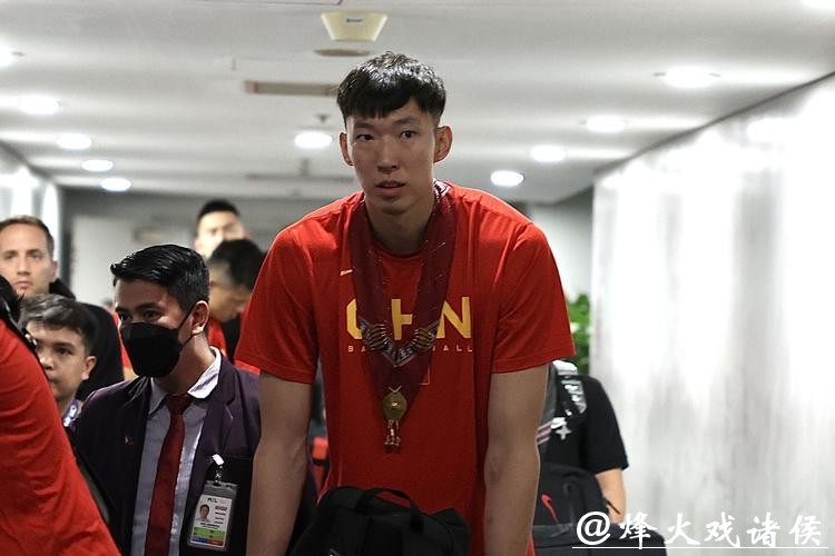 中国男篮抵达菲律宾，将于26日出战首场小组赛